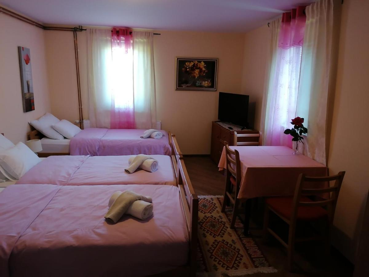 House Izvor Ξενοδοχείο Jezerce Εξωτερικό φωτογραφία